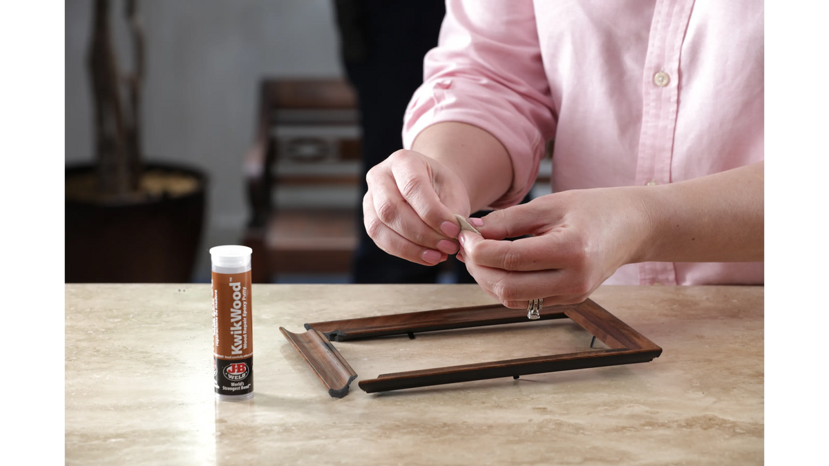 JB Weld KwikWood Wood Repair Epoxy Putty 28g