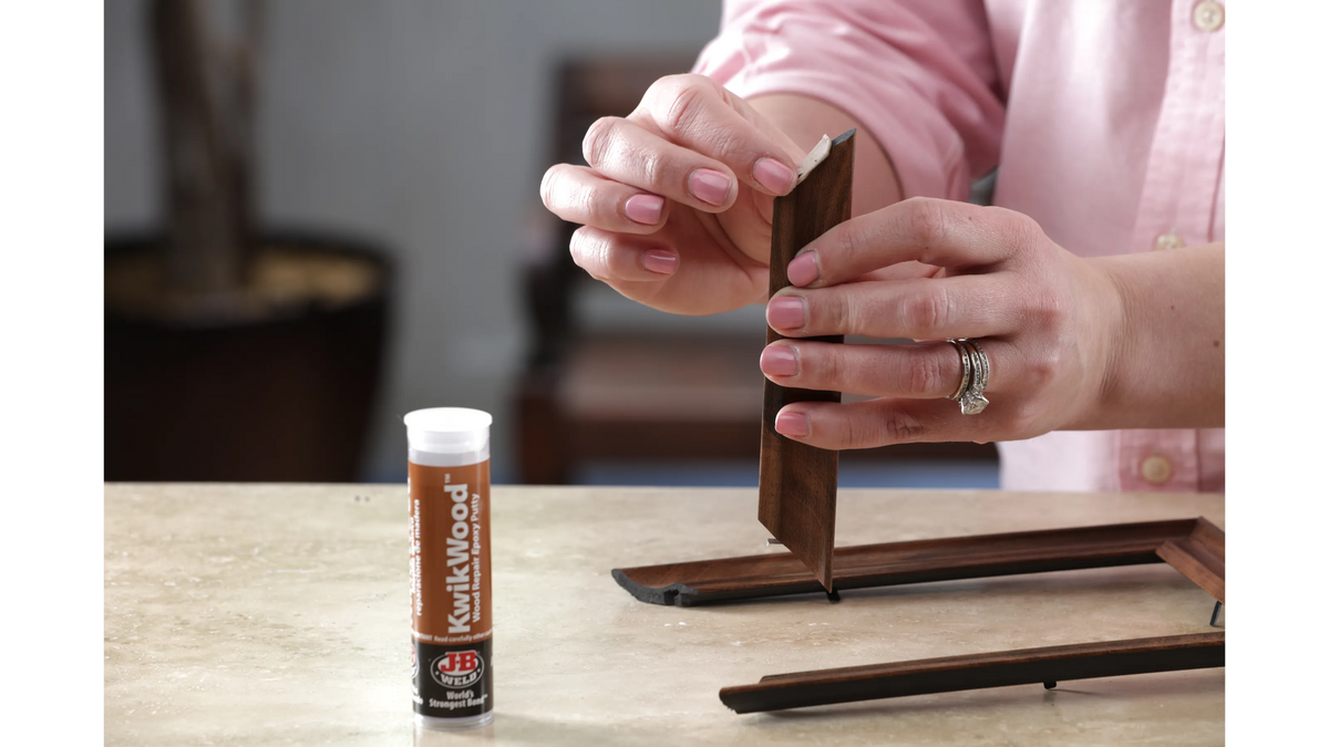 JB Weld KwikWood Wood Repair Epoxy Putty 28g